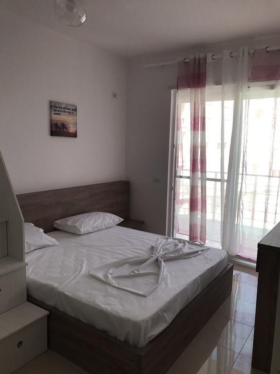 Viktoria'S Apartments Shëngjin Екстериор снимка