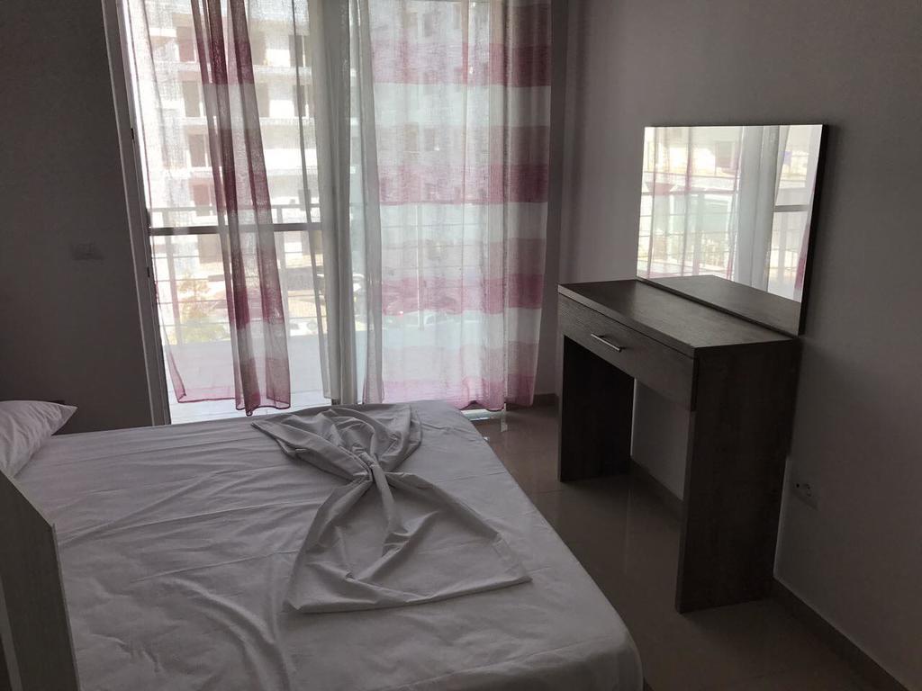 Viktoria'S Apartments Shëngjin Екстериор снимка