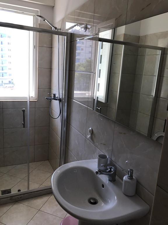 Viktoria'S Apartments Shëngjin Екстериор снимка