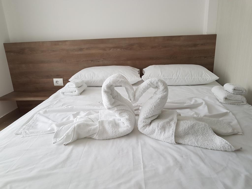 Viktoria'S Apartments Shëngjin Екстериор снимка