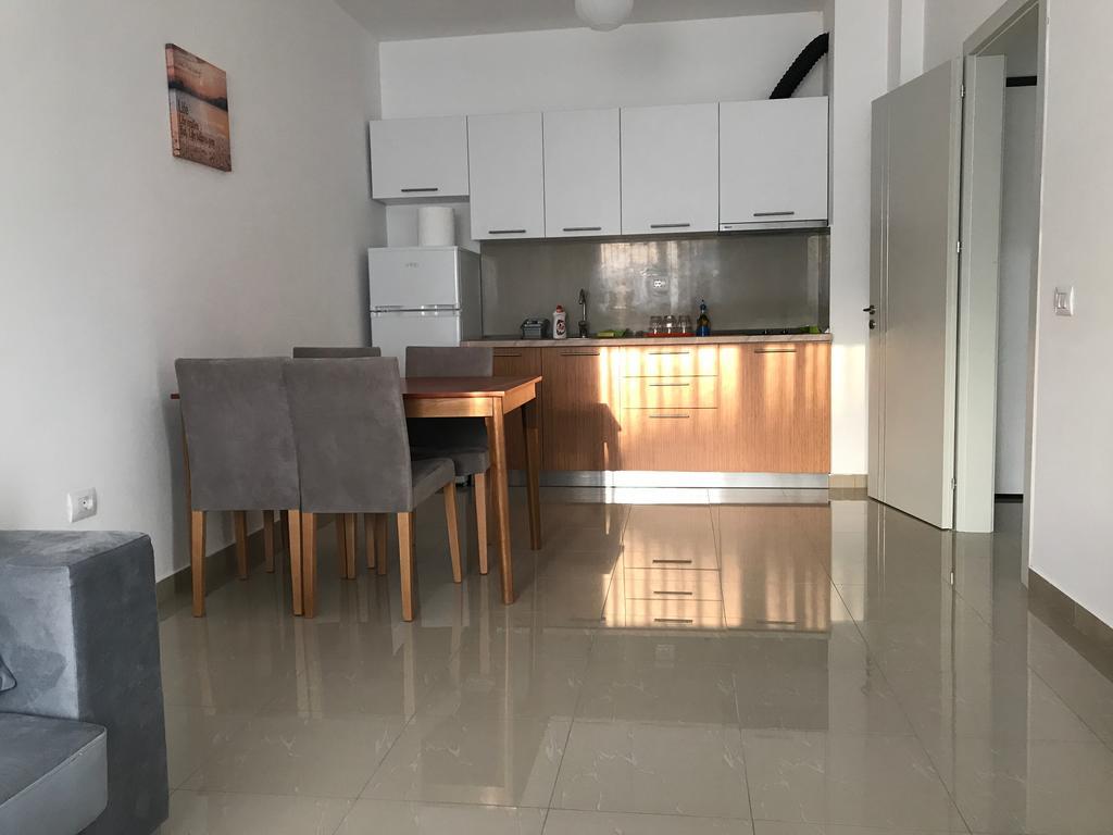 Viktoria'S Apartments Shëngjin Екстериор снимка