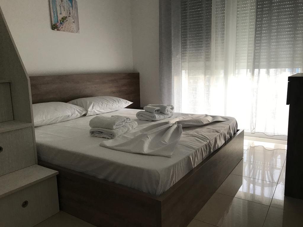 Viktoria'S Apartments Shëngjin Екстериор снимка