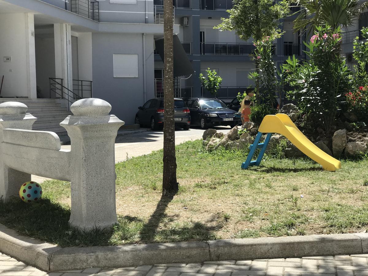 Viktoria'S Apartments Shëngjin Екстериор снимка