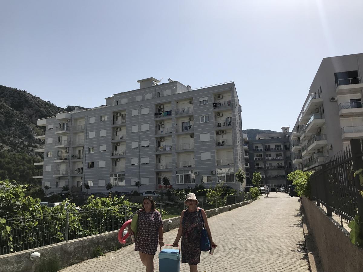 Viktoria'S Apartments Shëngjin Екстериор снимка