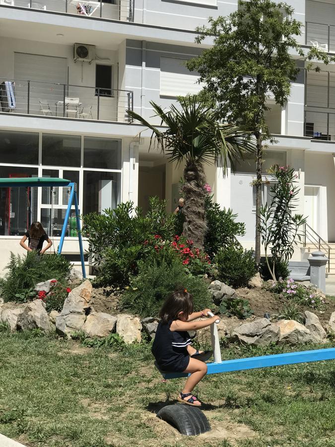 Viktoria'S Apartments Shëngjin Екстериор снимка