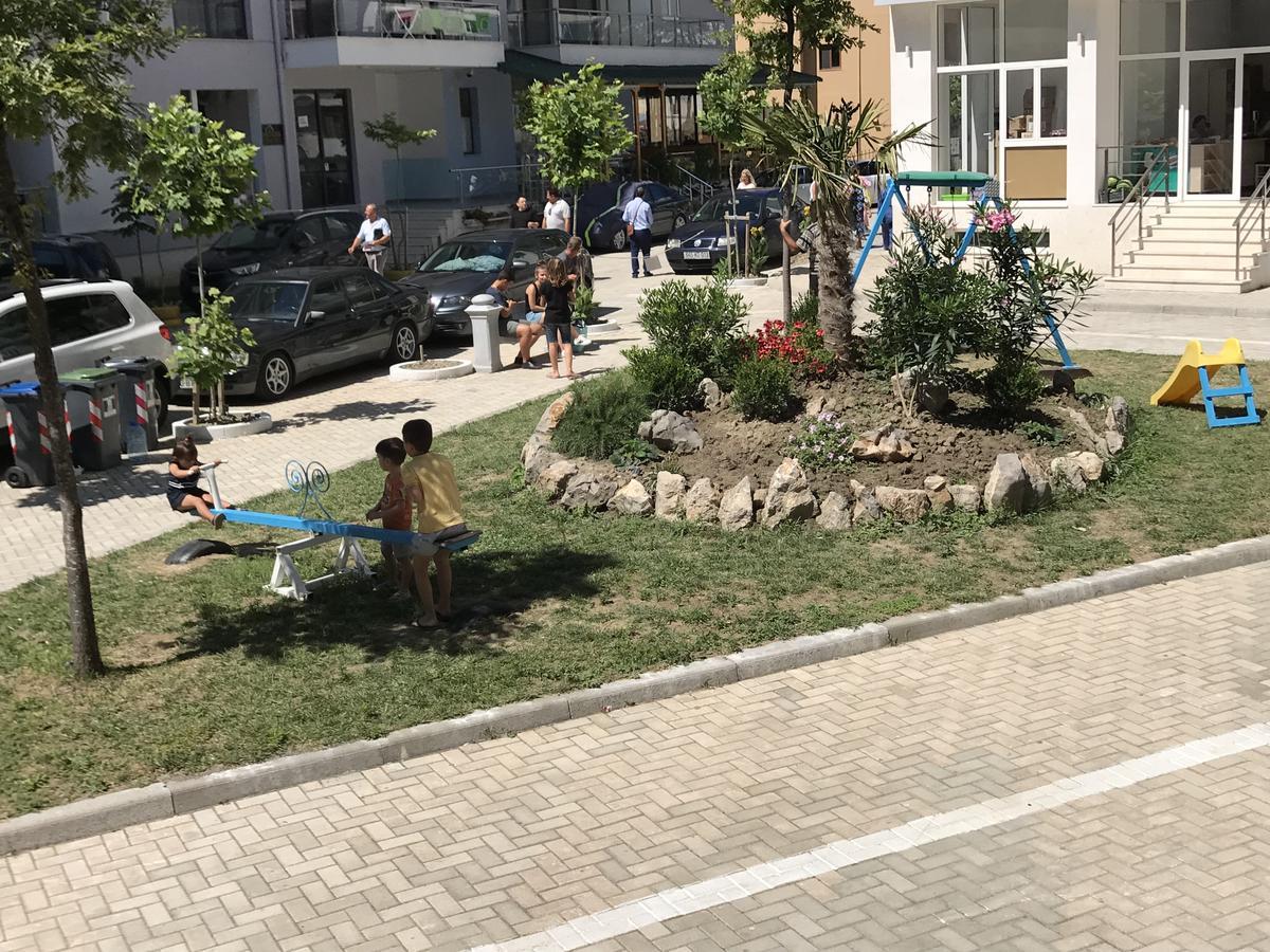 Viktoria'S Apartments Shëngjin Екстериор снимка