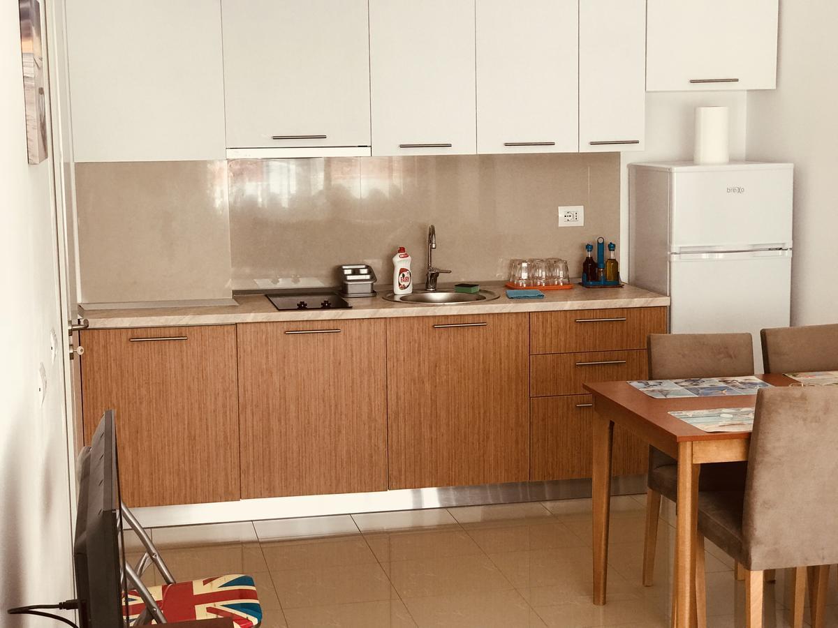 Viktoria'S Apartments Shëngjin Екстериор снимка