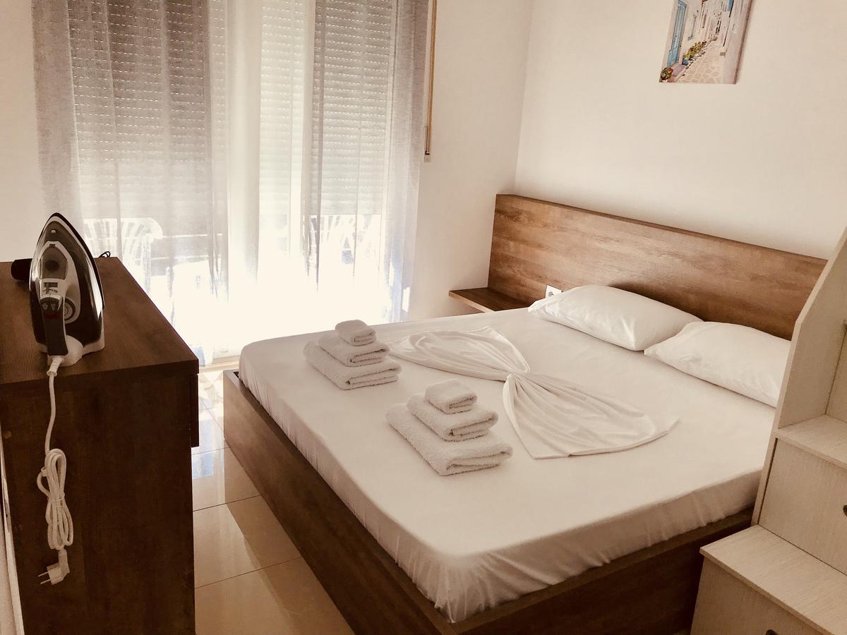 Viktoria'S Apartments Shëngjin Екстериор снимка
